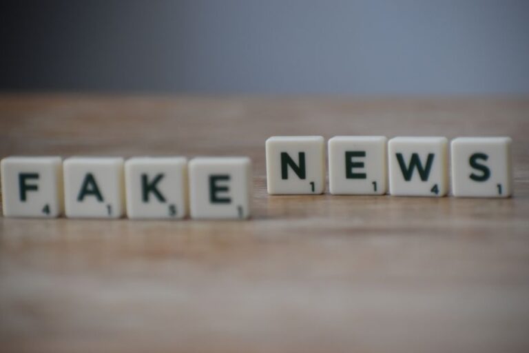 A influência das fake news na formação da opinião pública: como se proteger e identificar informações verídicas
