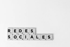 Como a desinformação se espalha nas redes sociais e o que fazer para combatê-la