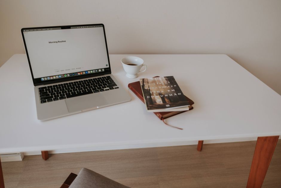 Como adaptar sua rotina de trabalho remoto para aumentar a produtividade em casa