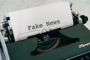Como identificar fontes confiáveis de informação em tempos de fake news