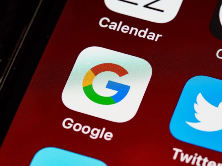 Os segredos por trás das notícias virais: como elas se espalham pela internet