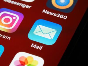 Como funcionam os algoritmos de recomendação em apps de notícias e como treinar seu feed para escapar de bolhas de informação