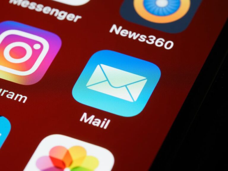Como funcionam os algoritmos de recomendação em apps de notícias e como treinar seu feed para escapar de bolhas de informação