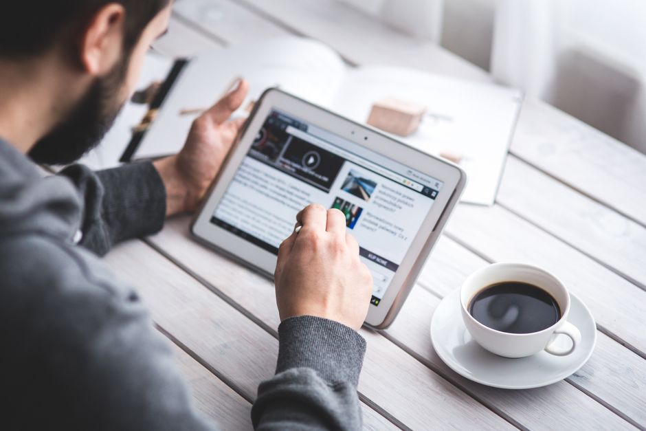 RSS vs newsletters: qual escolher para se manter informado sem excesso de notificações